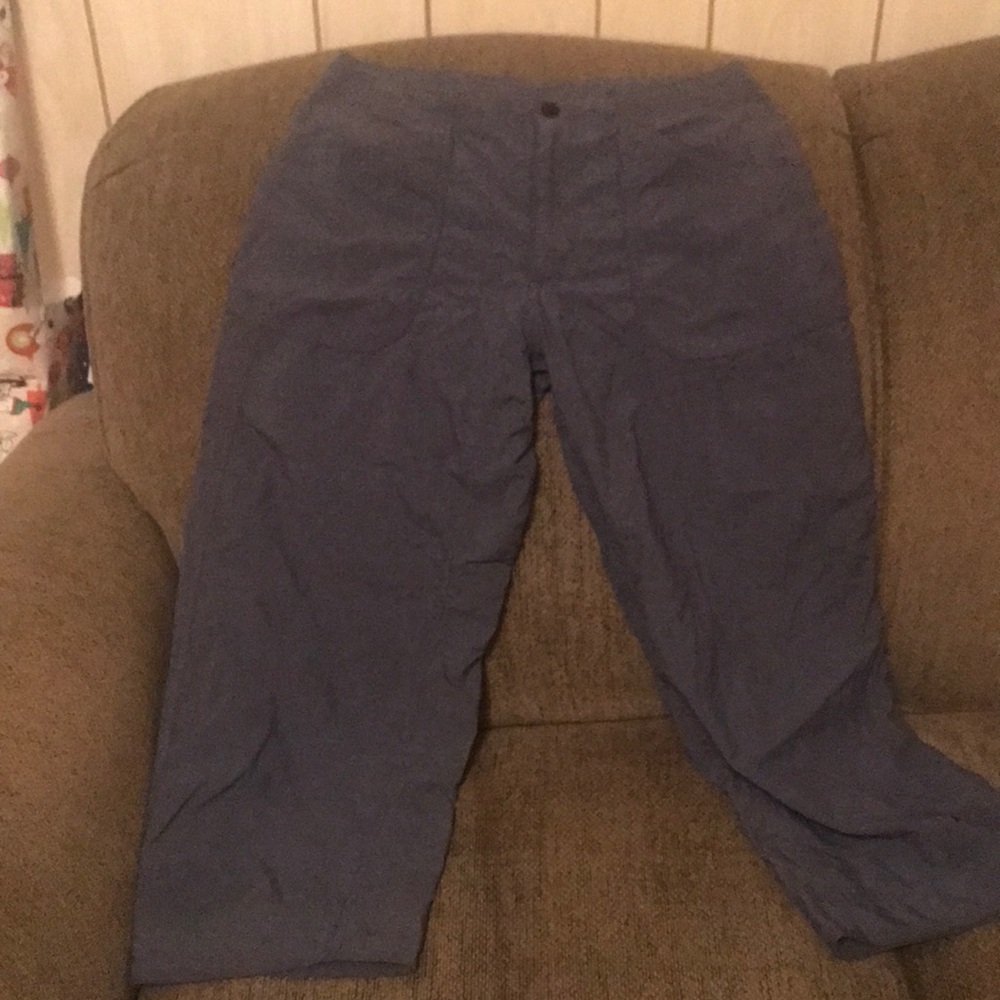 Mountains hardwear cargo cropped pants size 4